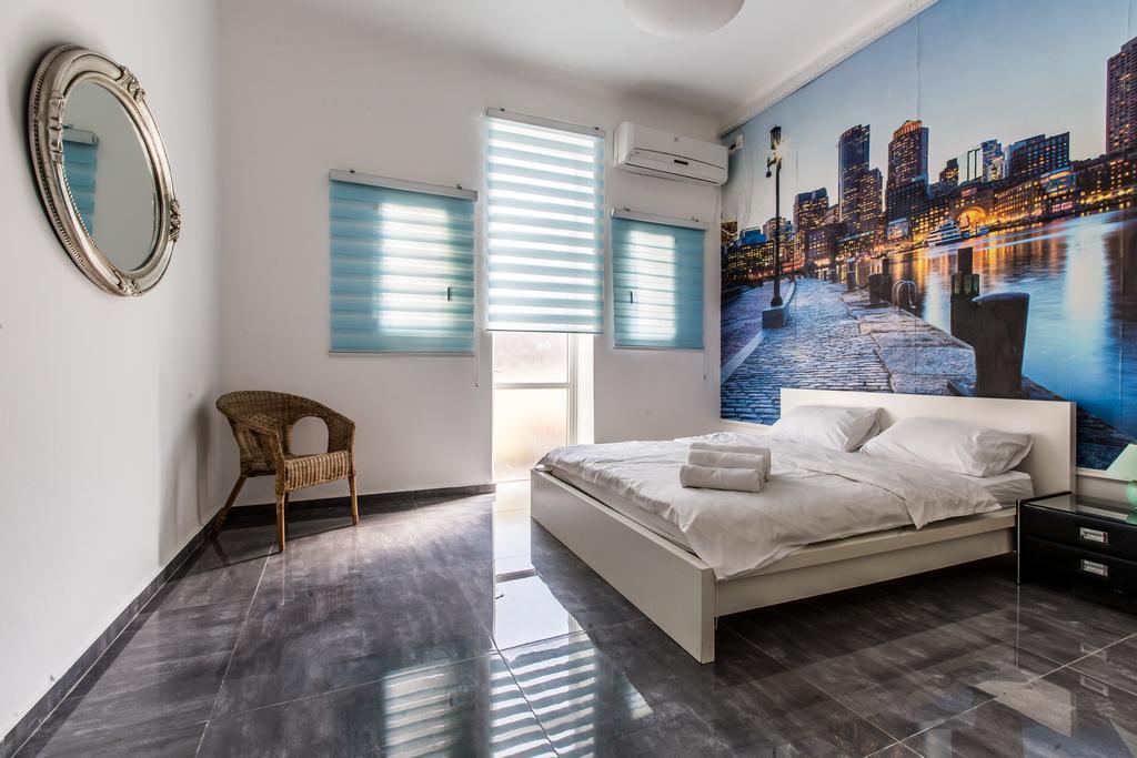 Designed Beach Apartments Tel Aviv Exterior photo