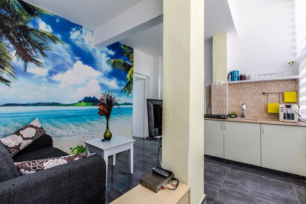 Designed Beach Apartments Tel Aviv Exterior photo