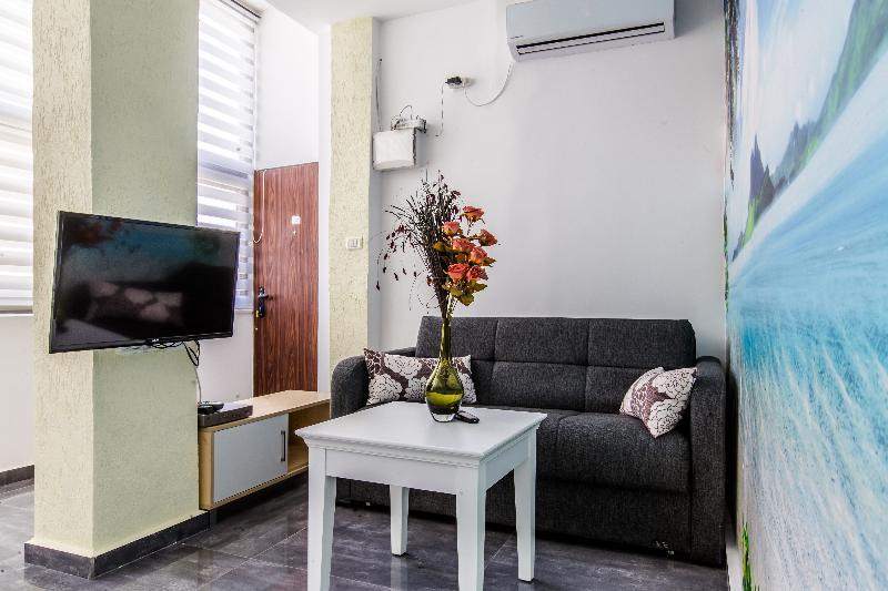 Designed Beach Apartments Tel Aviv Exterior photo