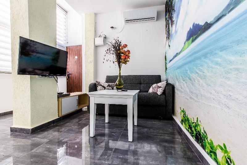 Designed Beach Apartments Tel Aviv Exterior photo